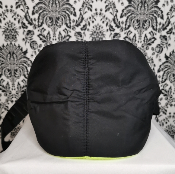 Pink Victoria's Secret pineapple cooler lunchbag - Picture 4 of 8